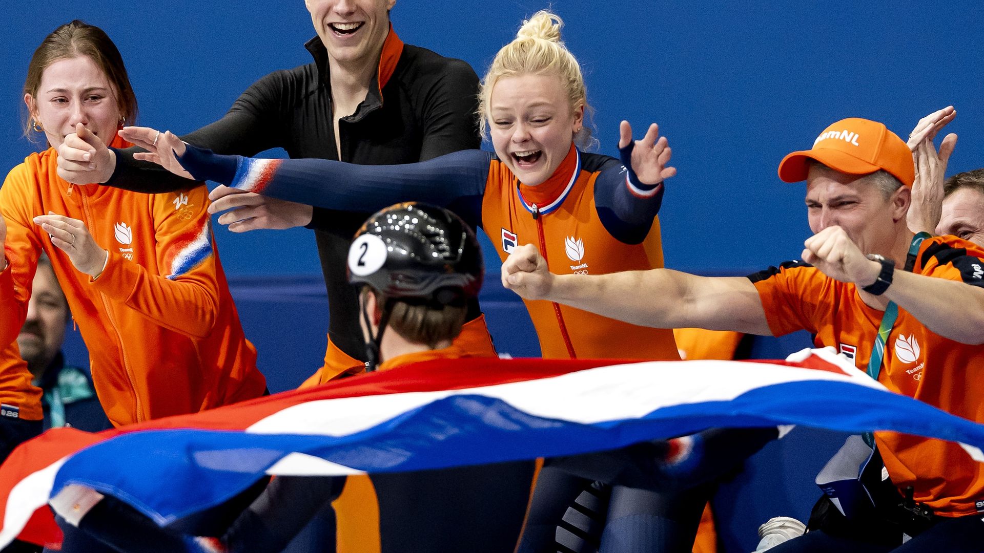 Shorttrackers pakken twee keer goud in Milaan: 'Gelukkigste dag van mijn leven'