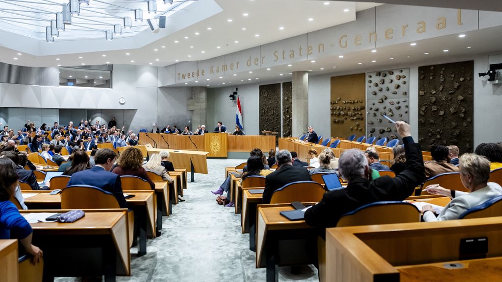 'Salaris en arbeidsvoorwaarden politieke ambtsdragers moeten fors beter'