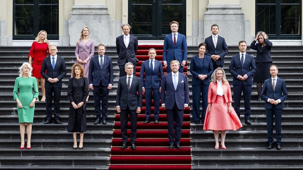 Foto: Kabinet-Schoof neemt afscheid, zon wilde maar niet gaan schijnen