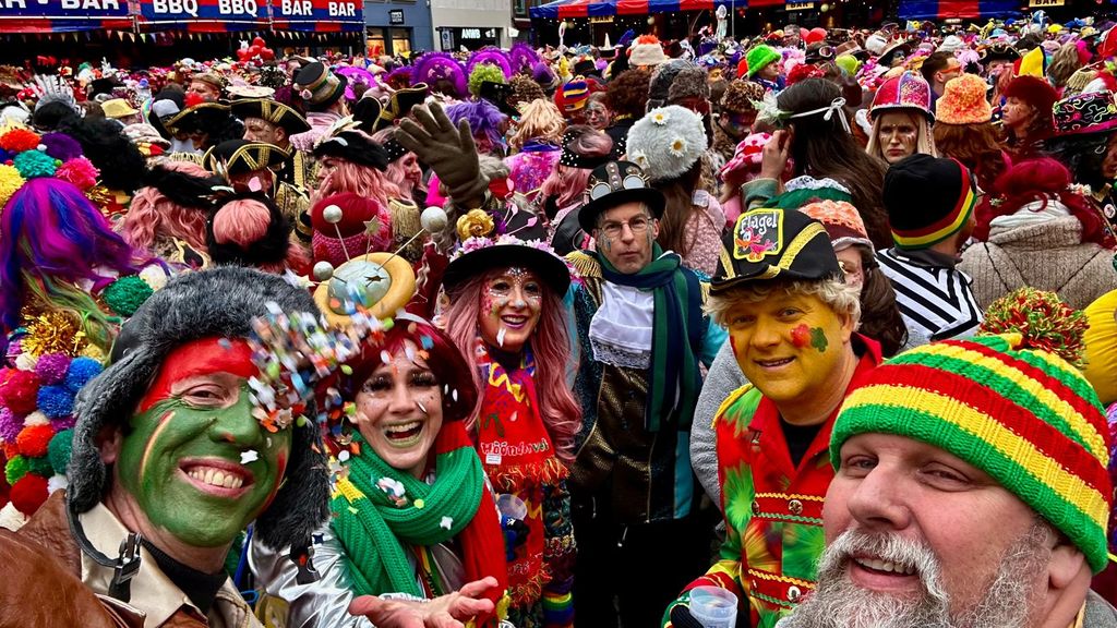 Foto: Snijdende wind weerhoudt carnavalsvierders niet, steden lopen vol