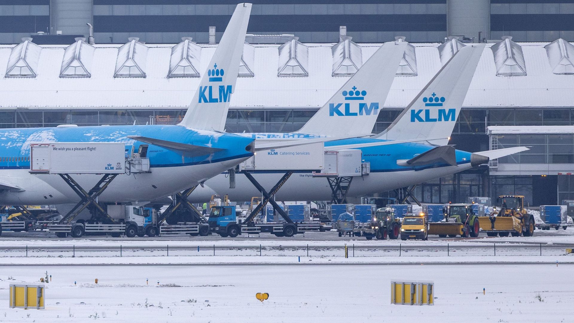 Schiphol annuleert groot aantal vluchten vanwege sneeuw