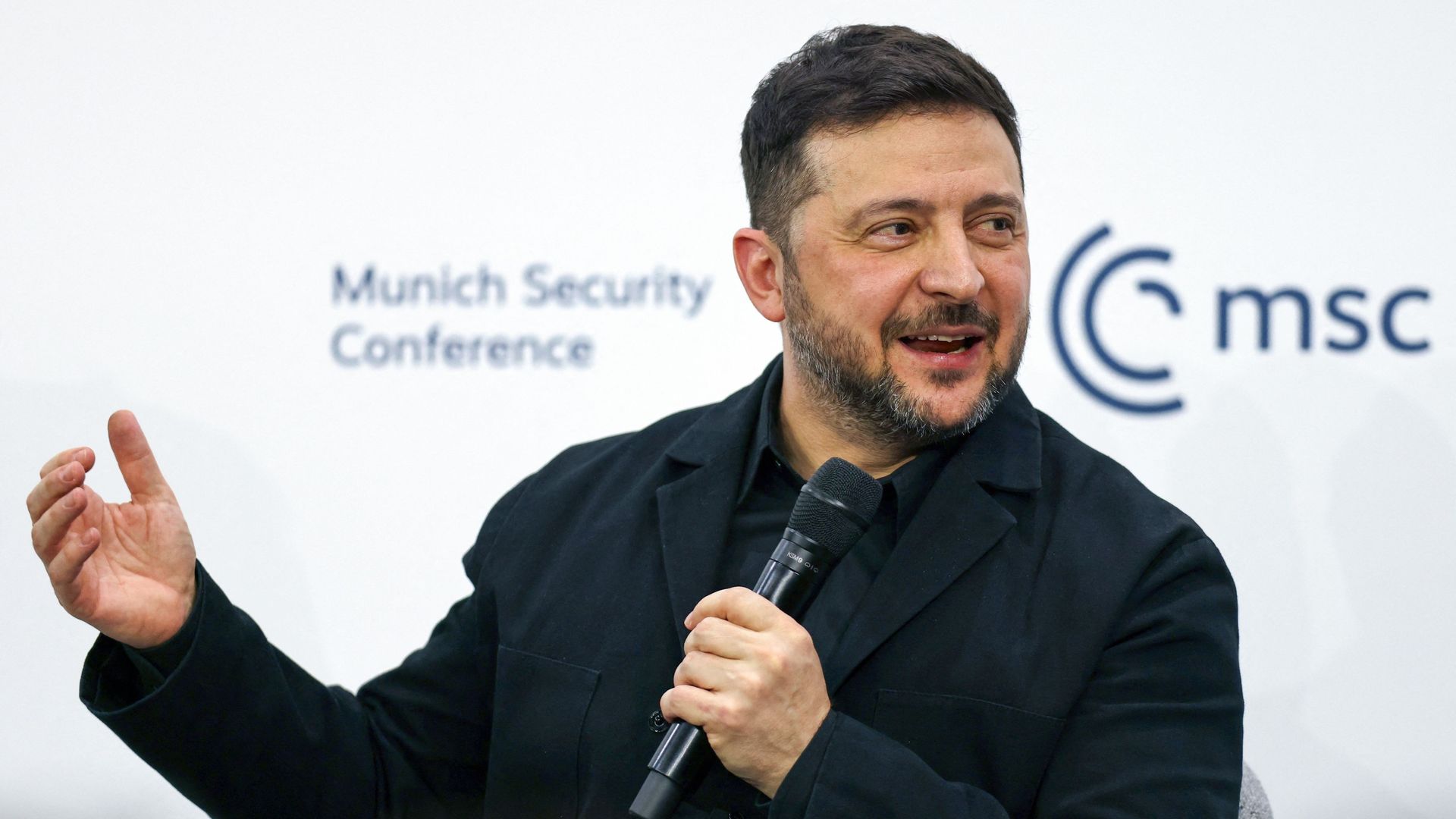 Zelensky: 'Verkiezingen na twee maanden staakt-het-vuren'