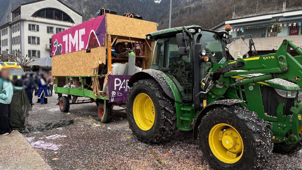 Foto: Explosie bij carnavalsoptocht in Zwitserland: elf gewonden