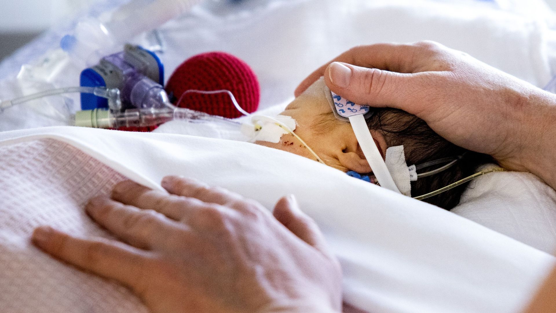 Fors minder baby's op ic dankzij RS-prik, concludeert RIVM