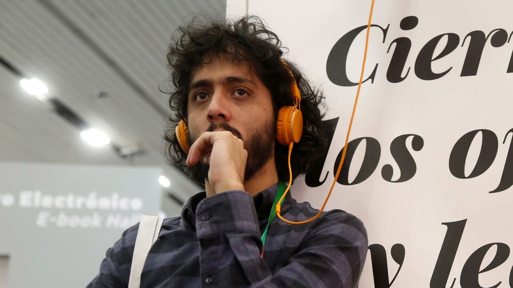 Foto: Schrijversbond boos over tarieven streamingdiensten: '8,5 cent per beluisterd boek'