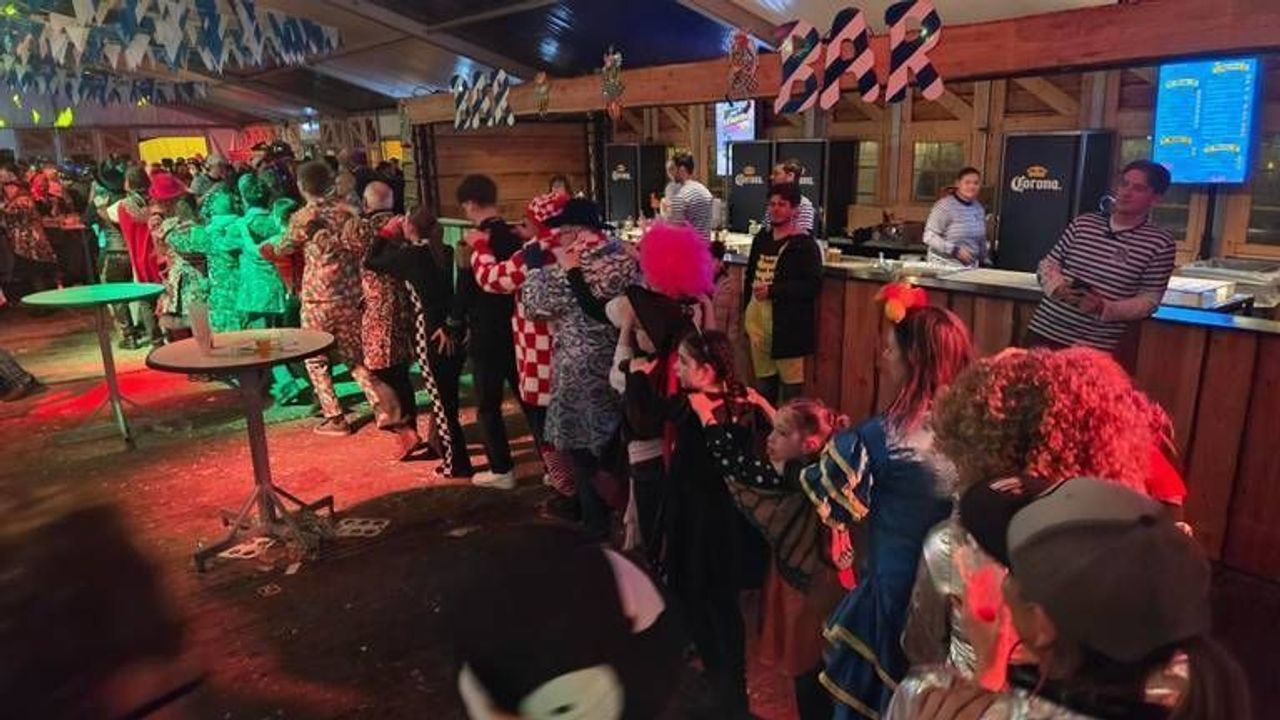 Record langste polonaise in Veldhoven: 'Gewoon vasthouden en lopen'