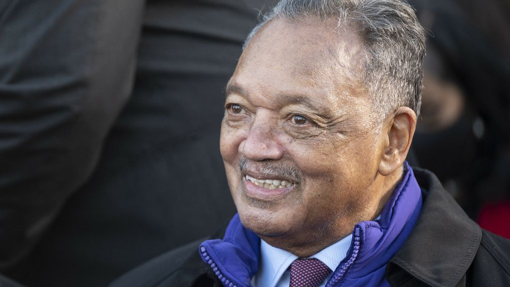 Foto: Amerikaanse burgerrechtenactivist Jesse Jackson (84) overleden