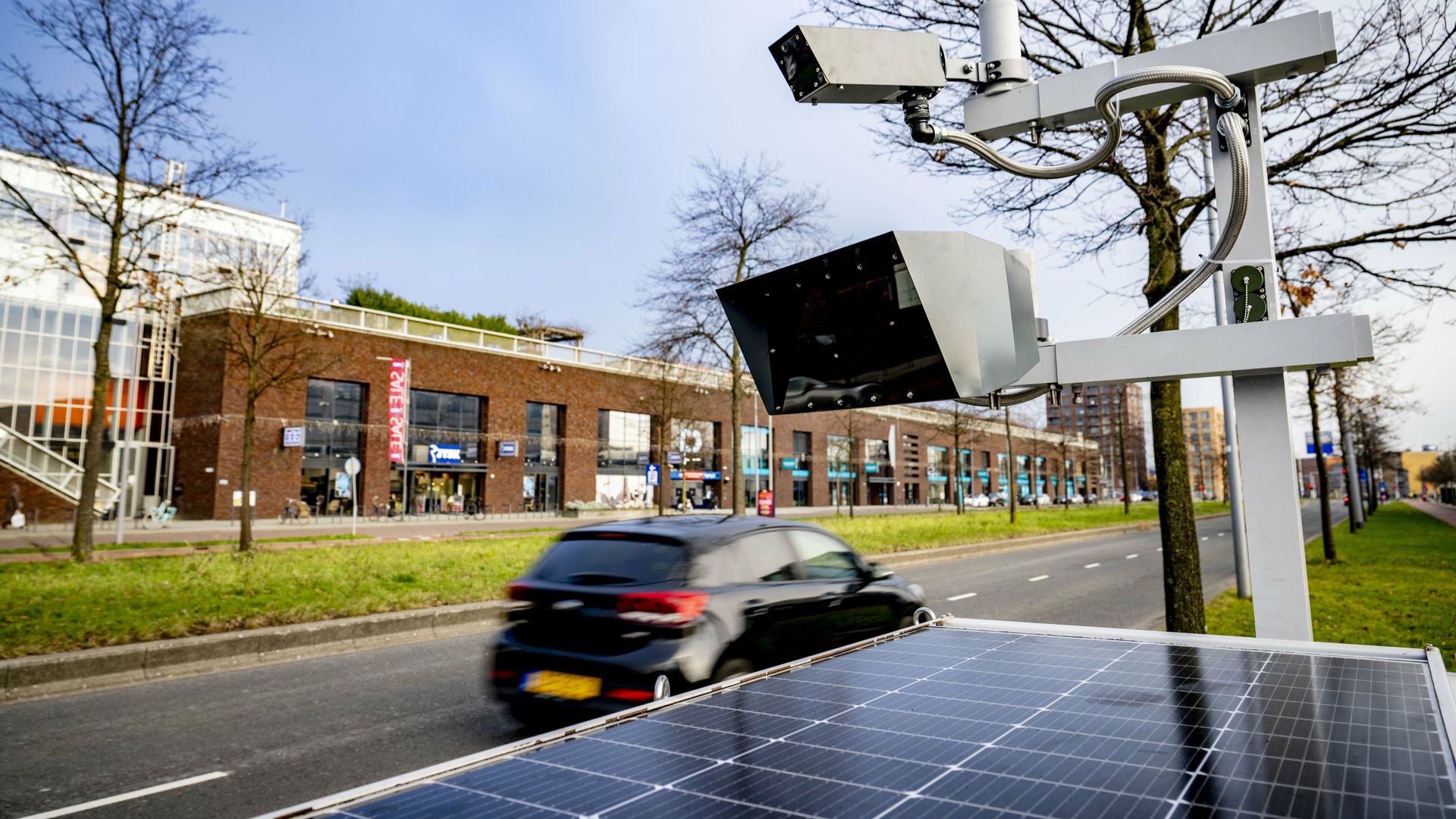 Focusflitsers betrappen veel meer appende bestuurders