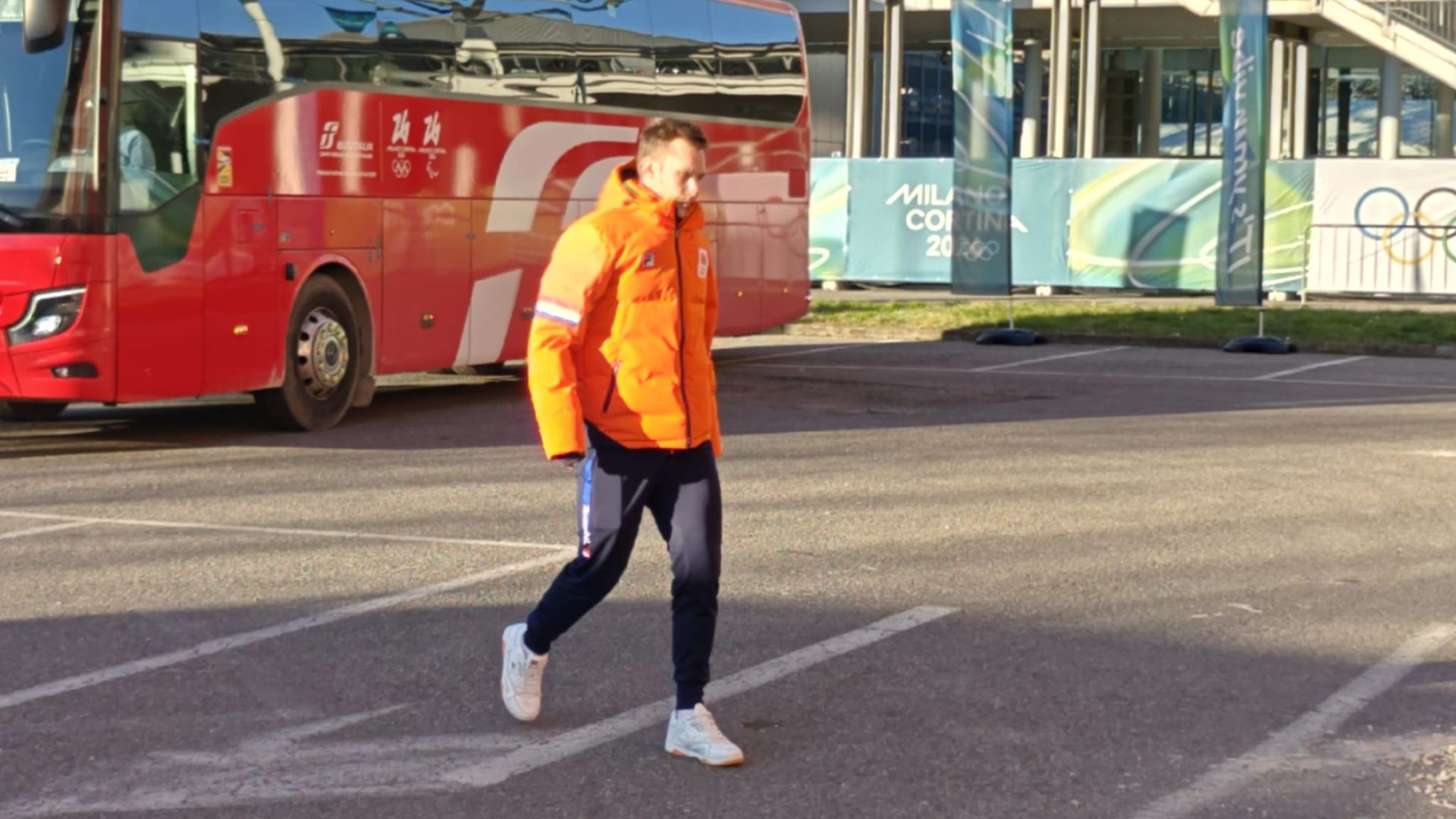 Pissige Bosker 'vanwege file' te laat voor troostfinale • Derde run Nederlandse tweemansbob