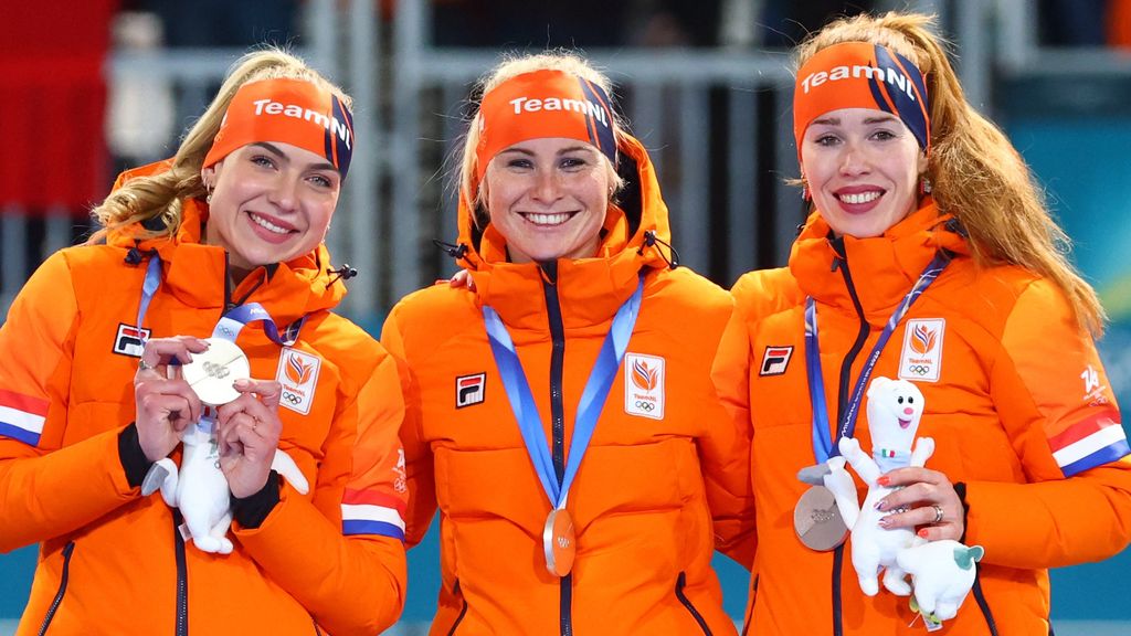 Schaatssters hebben vrede met zilver, bondscoach niet echt: 'Canada was beter'