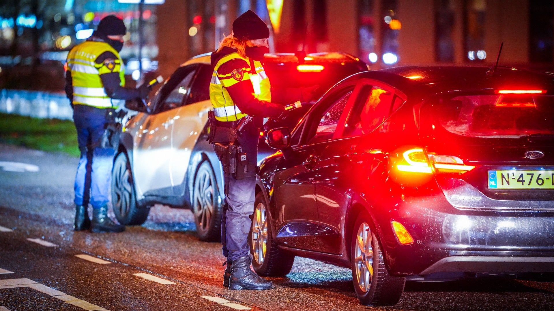 Dronken taxichauffeur Eindhoven vervoert tijdens carnaval passagiers in kofferbak