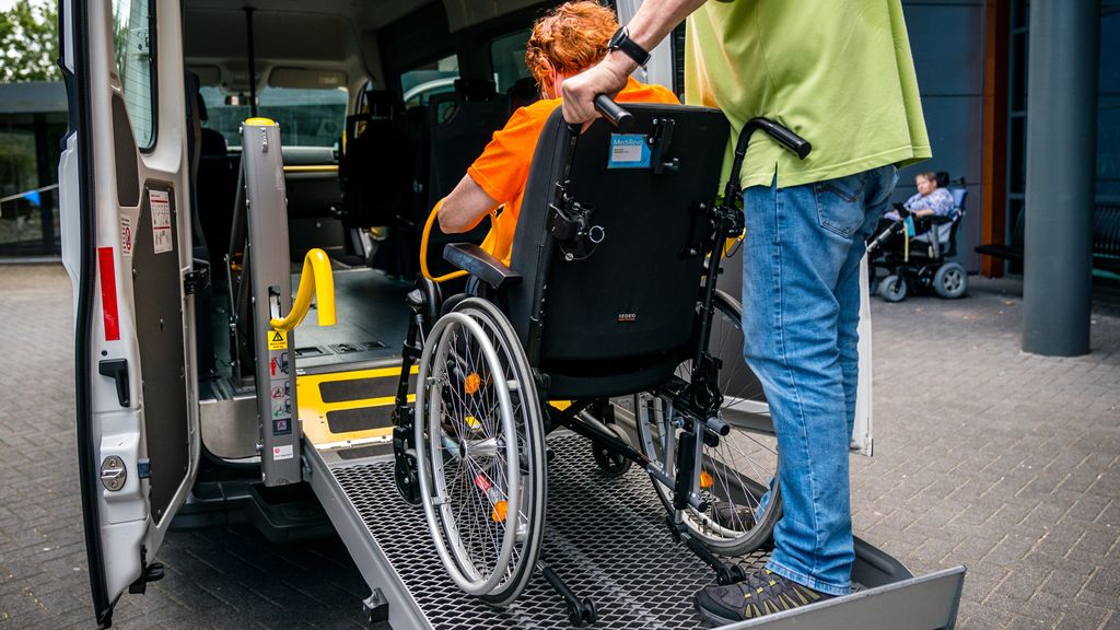 Foto: Druk op werkende mantelzorgers neemt toe, SER pleit voor meer steun