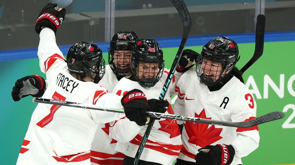 Canadese vrouwen leiden in ijshockeyfinale tegen VS • Kok rijdt alleen op 1.500 meter