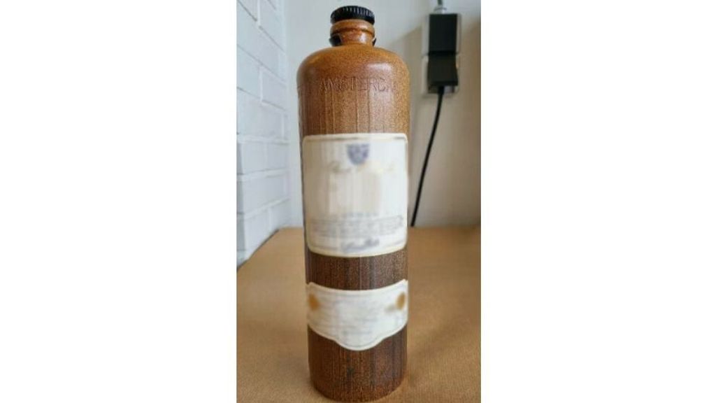 Foto: Ouder echtpaar overleed door amfetamine-olie in jeneverfles