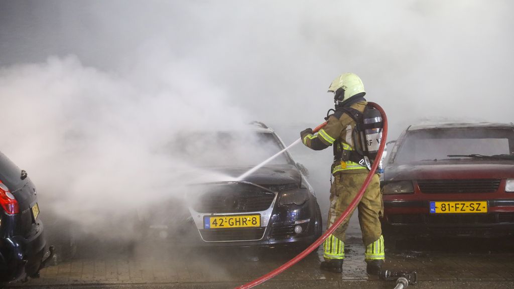 Foto: Friese brandweer stopt met PFAS-blusschuim: 'Verantwoordelijkheid nemen'