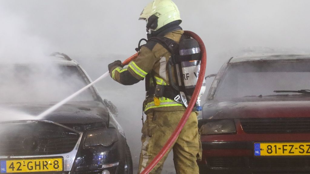 Foto: Friese brandweer stopt met PFAS-blusschuim: 'Verantwoordelijkheid nemen'