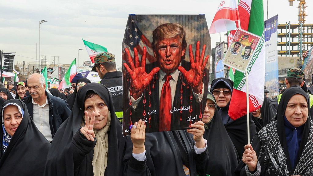 Foto: Amerikaanse president dreigt met aanval op Iran, hoe waarschijnlijk is die?