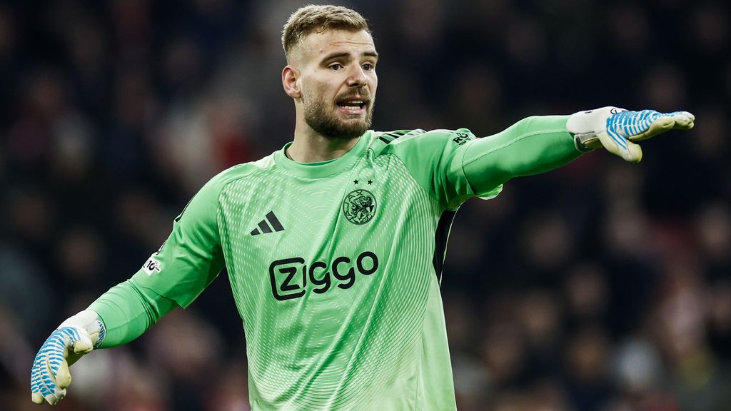 Ajax moet doelman Jaros rest van seizoen missen door zware knieblessure