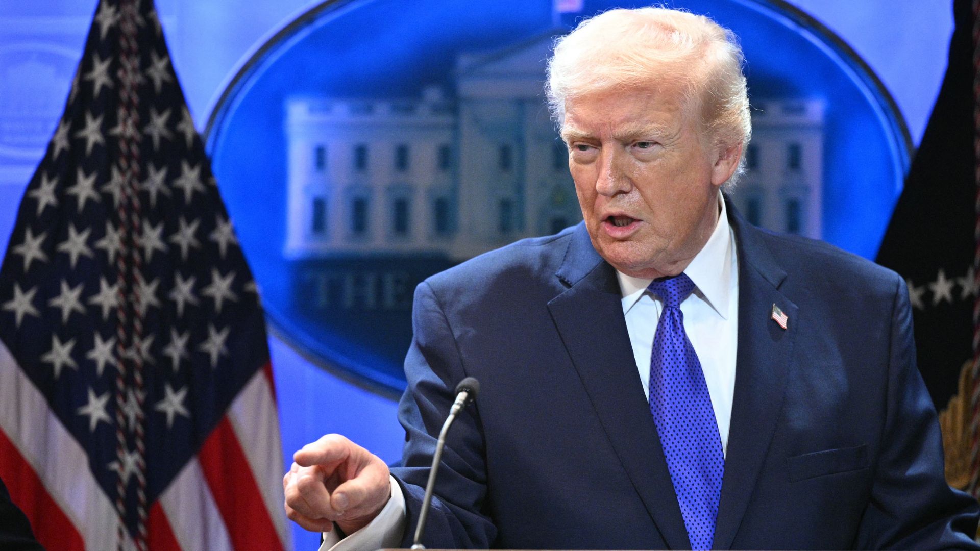 Trump komt met nieuwe heffing van 10 procent na afwijzing Hooggerechtshof