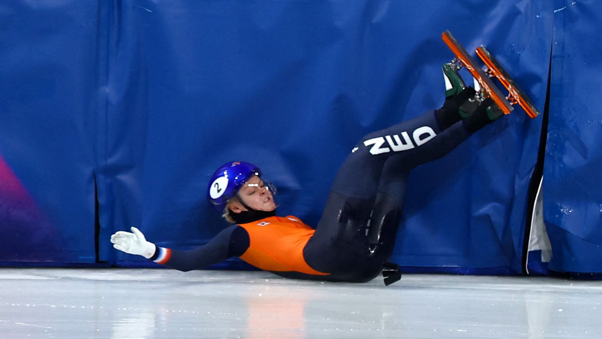 Shorttrackmannen beginnen aan aflossing • Vrouwen op 1.500 meter allemaal onderuit