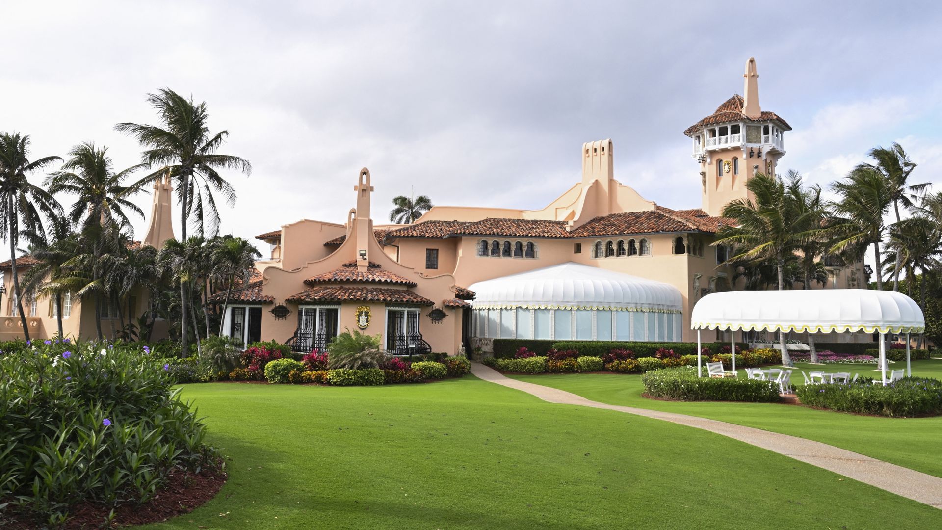 Gewapende man doodgeschoten die Mar-a-Lago wilde binnendringen