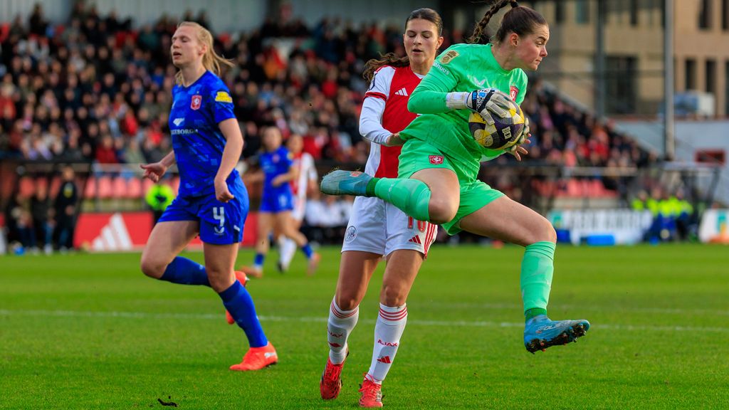 Koploper Twente speelt gelijk in topper bij Ajax, PSV loopt in na zege bij AZ