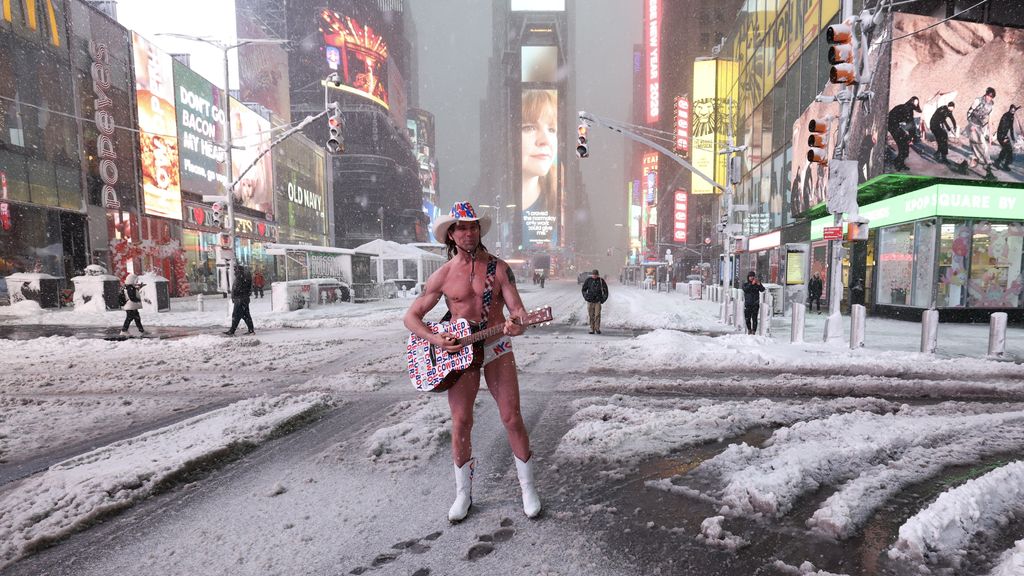 Foto: Meer dan 30 centimeter sneeuw in oosten VS, lege straten in New York