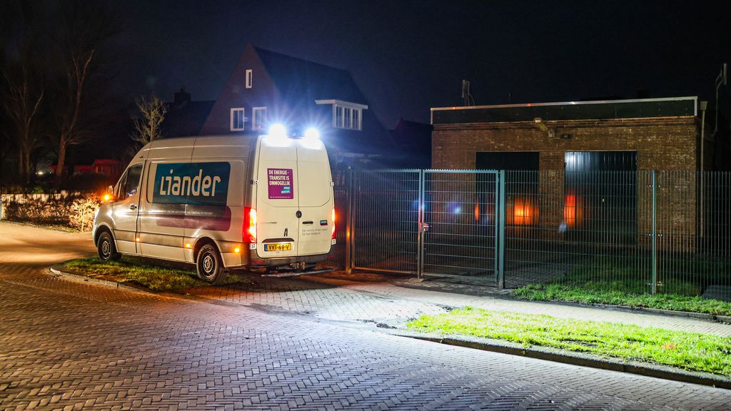 Duizenden mensen in Friesland urenlang zonder stroom Duizenden mensen in Friesland urenlang zonder stroom