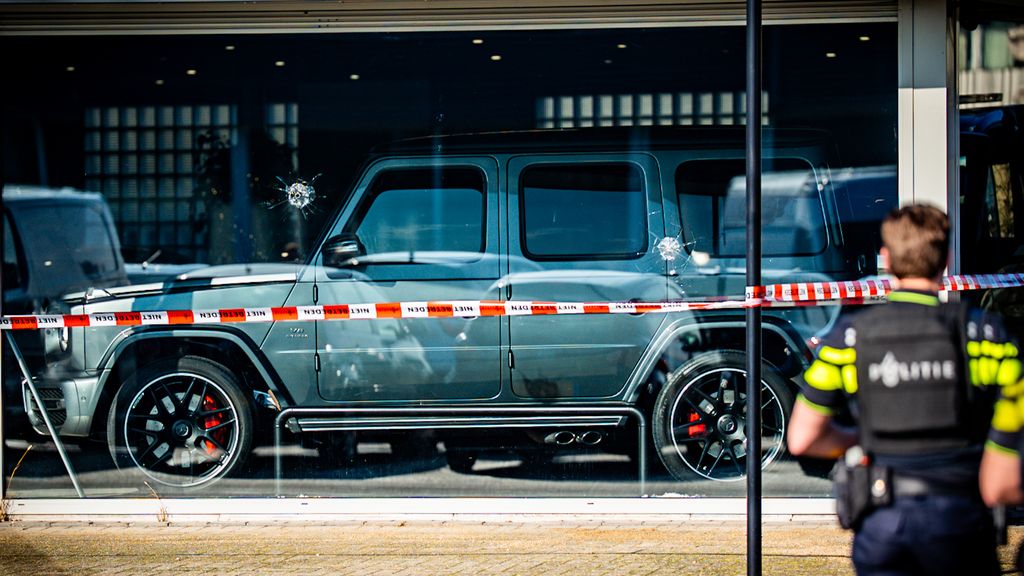 Foto: Twee gewonden na schietpartij bij autobedrijf in Arnhem