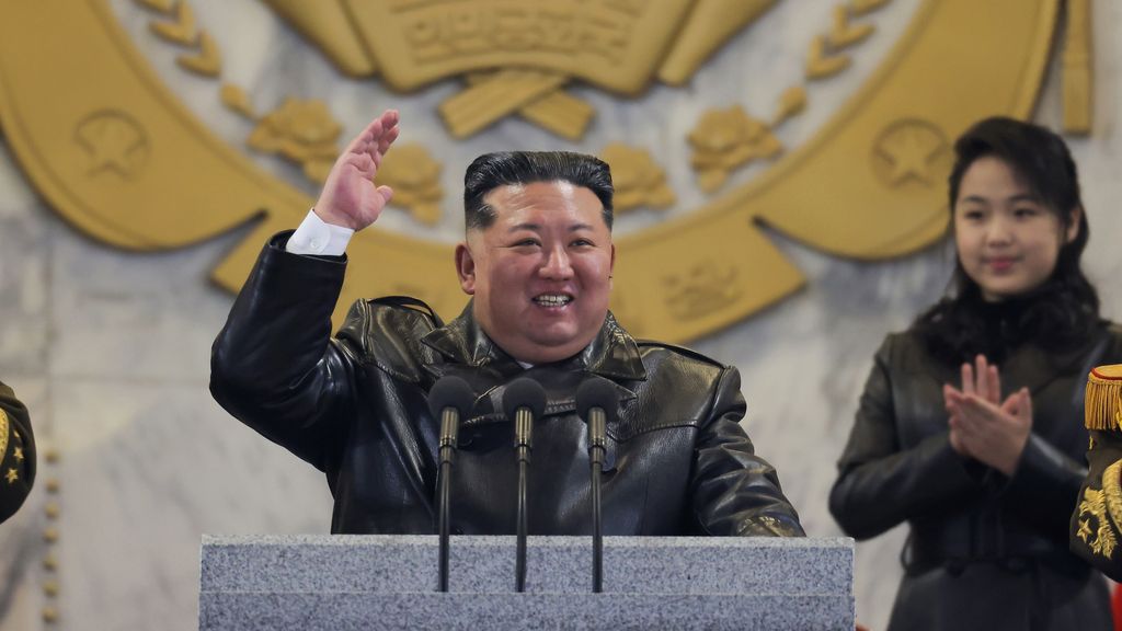 Foto: Dictator Kim houdt tijdens partijcongres deur op kier voor contact met VS