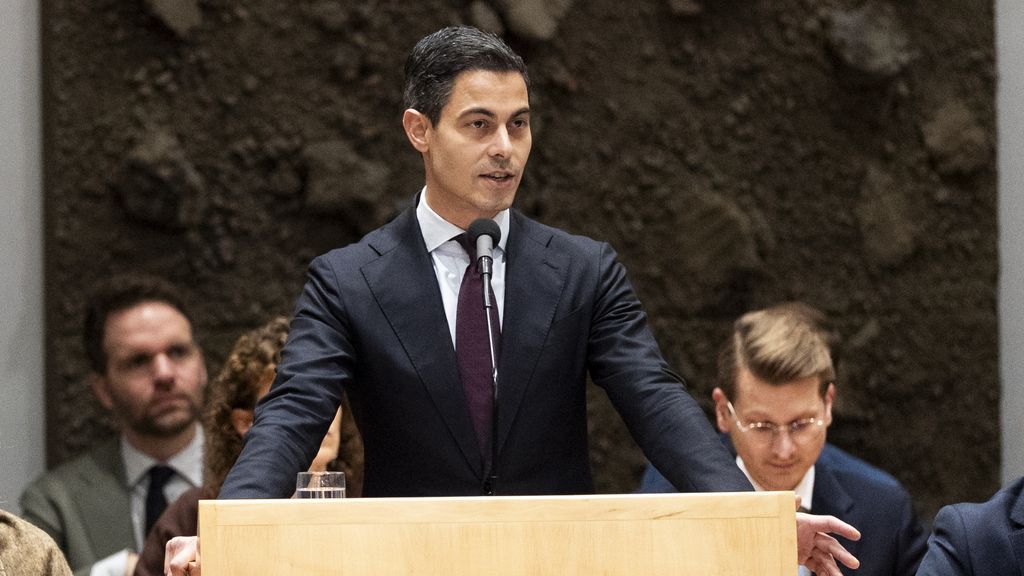 Verwijten over en weer over AOW • Jetten op zoek naar steun oppositie Verwijten over en weer over AOW • Jetten op zoek naar steun oppositie