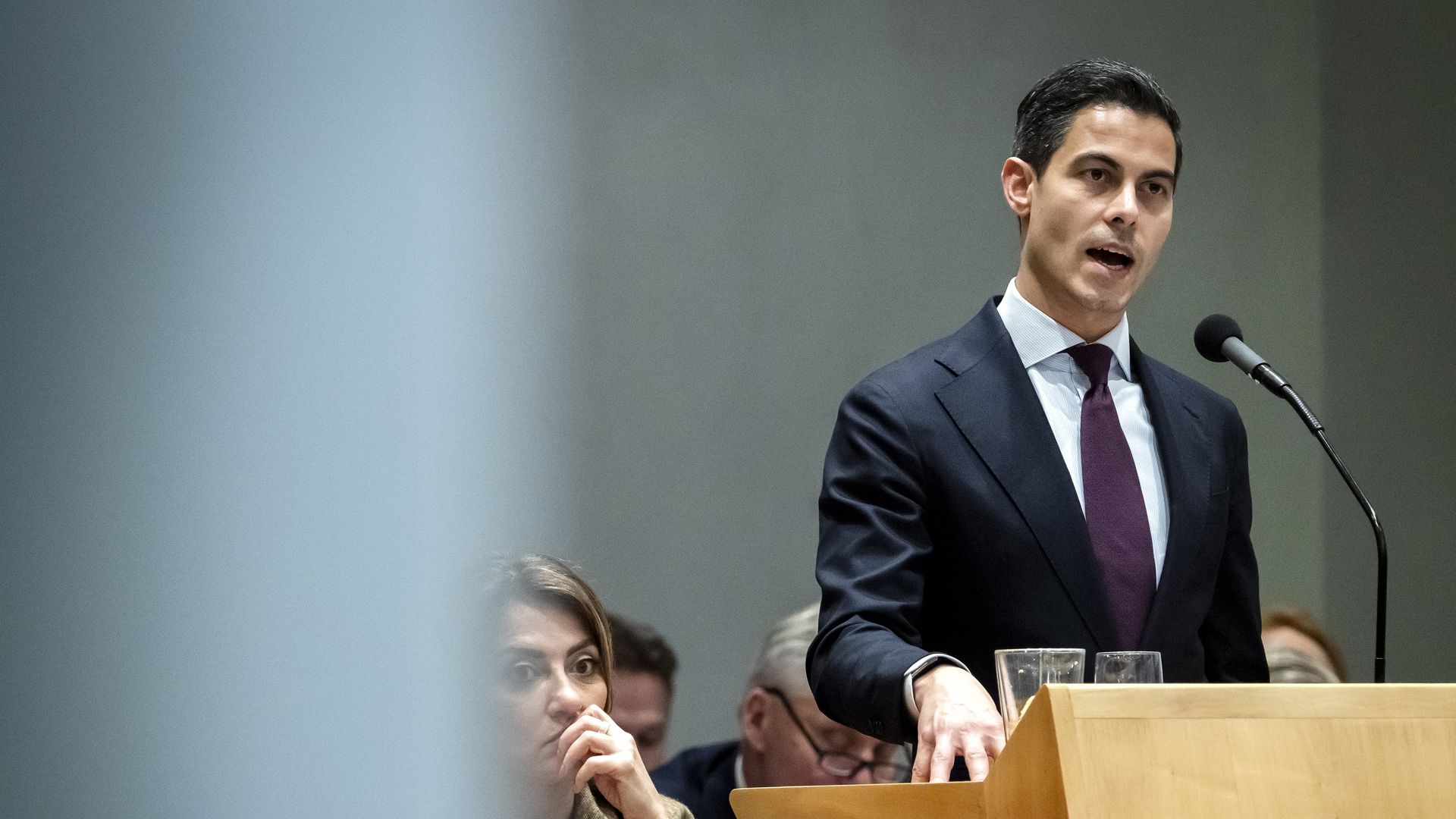 Premier hoort kritiek op AOW-plan 'luid en duidelijk' • JA21 ziet belemmering in benoeming Sjoerdsma