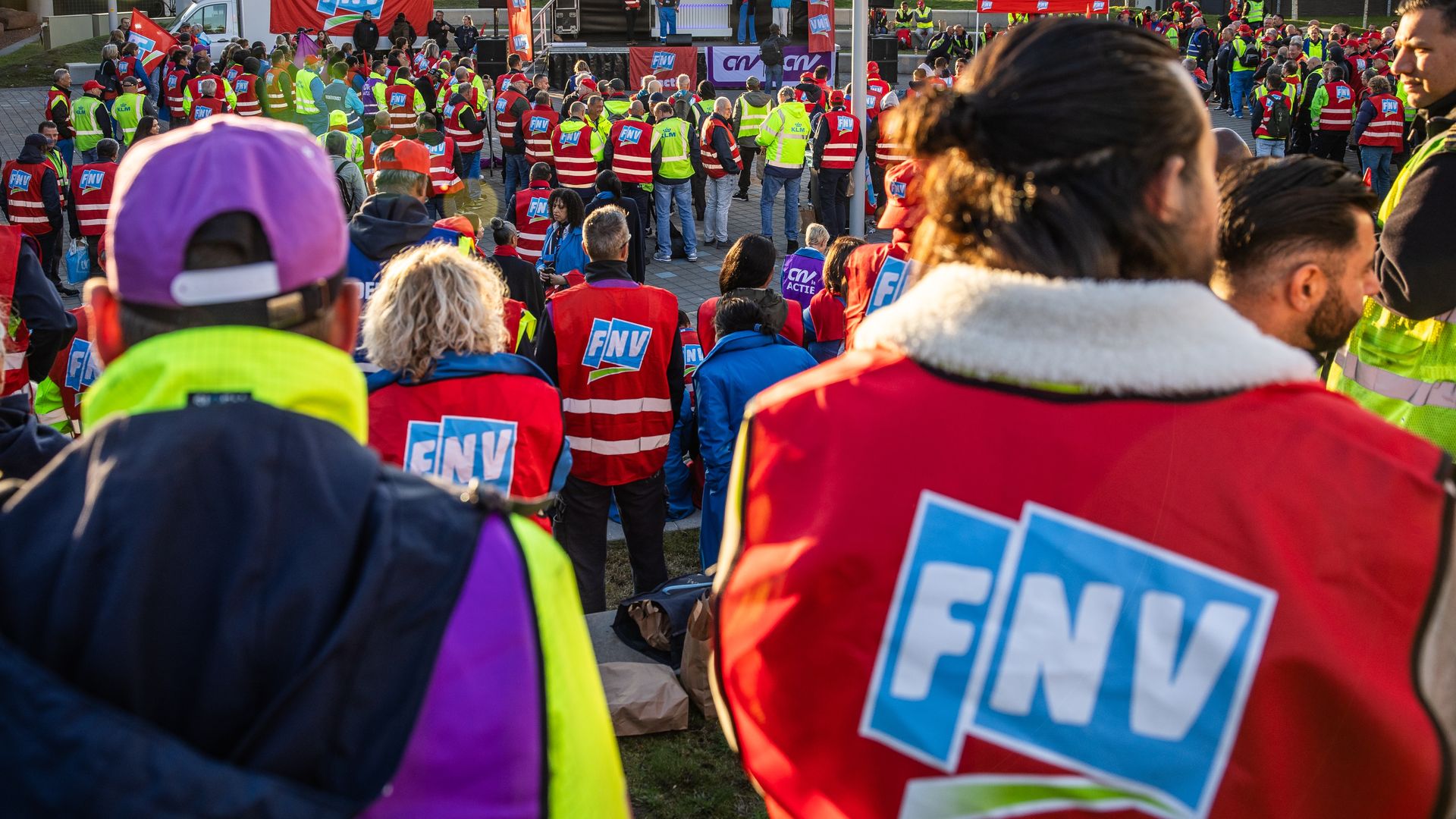 Rijksambtenaren leggen dinsdag hun werk neer 