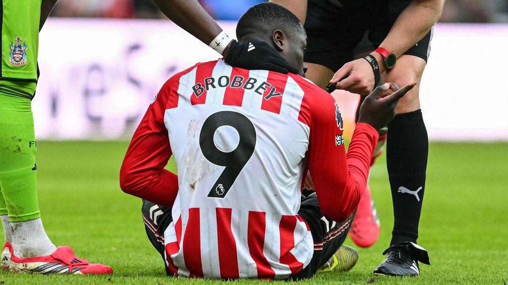 Brobbey door blessure weken aan de kant, mogelijke oproep voor Oranje op de tocht