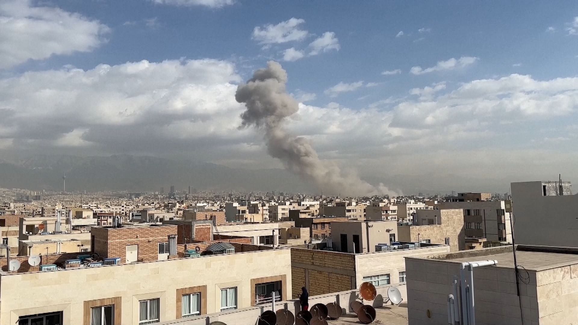 Israël en VS voeren aanvallen uit op Iraanse hoofdstad Teheran