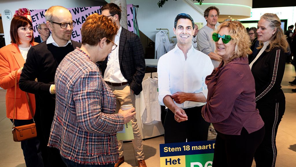 Foto: D66-leden vooral trots op premier Jetten, ook kritisch over coalitieakkoord