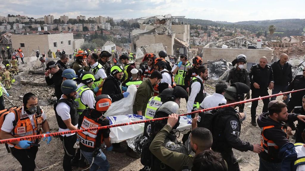 Zeker acht doden en twintig gewonden na Iraanse aanval in Israël • Drie doden in VAE Zeker acht doden en twintig gewonden na Iraanse aanval in Israël • Drie doden in VAE