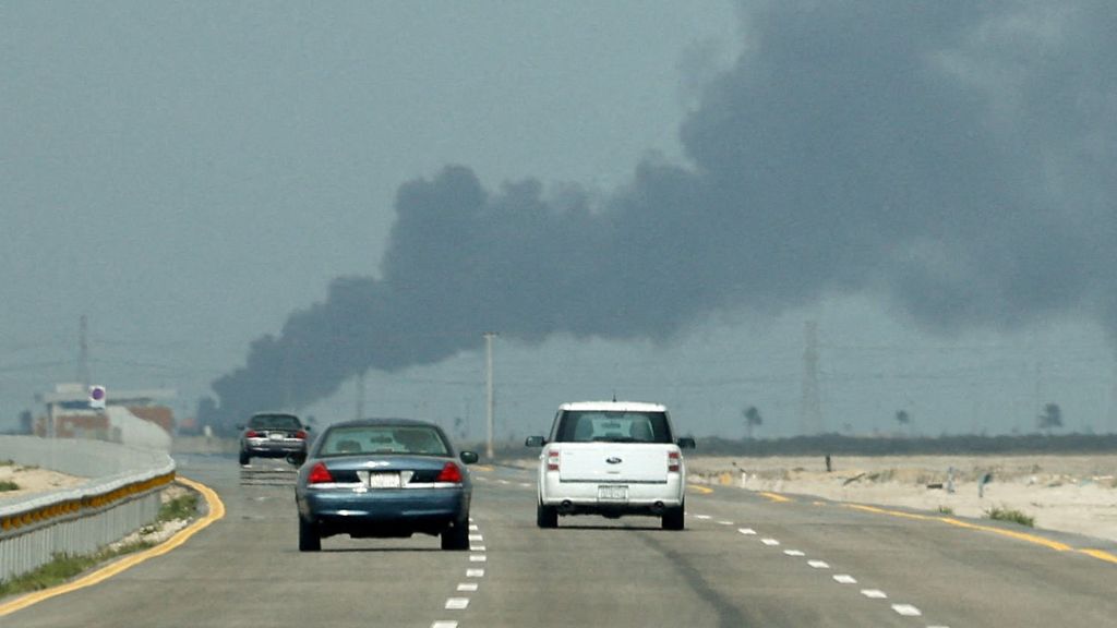 Gevechtsvliegtuigen VS geraakt door luchtafweersysteem • Brand in Saudische raffinaderij onder controle Gevechtsvliegtuigen VS geraakt door luchtafweersysteem • Brand in Saudische raffinaderij onder controle