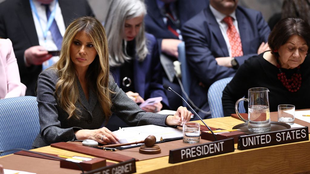 Foto: Vredesoproep van Melania Trump bij VN is primeur, 'hypocriet' vindt Iran