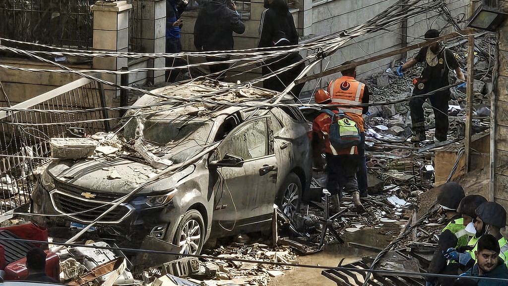 Gebouw van Raad van Experts in Iran gebombardeerd • 80 Nederlanders vanavond in KLM-vlucht Gebouw van Raad van Experts in Iran gebombardeerd • 80 Nederlanders vanavond in KLM-vlucht