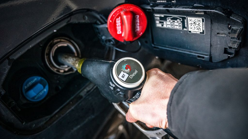 Foto: Dieselprijs evenaart record door oorlog in Midden-Oosten