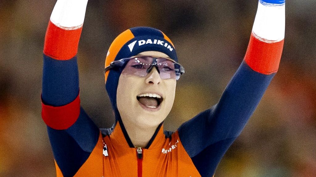 Ongenaakbare Kok schaatst in Thialf naar wereldtitel sprint, volledig Nederlands podium