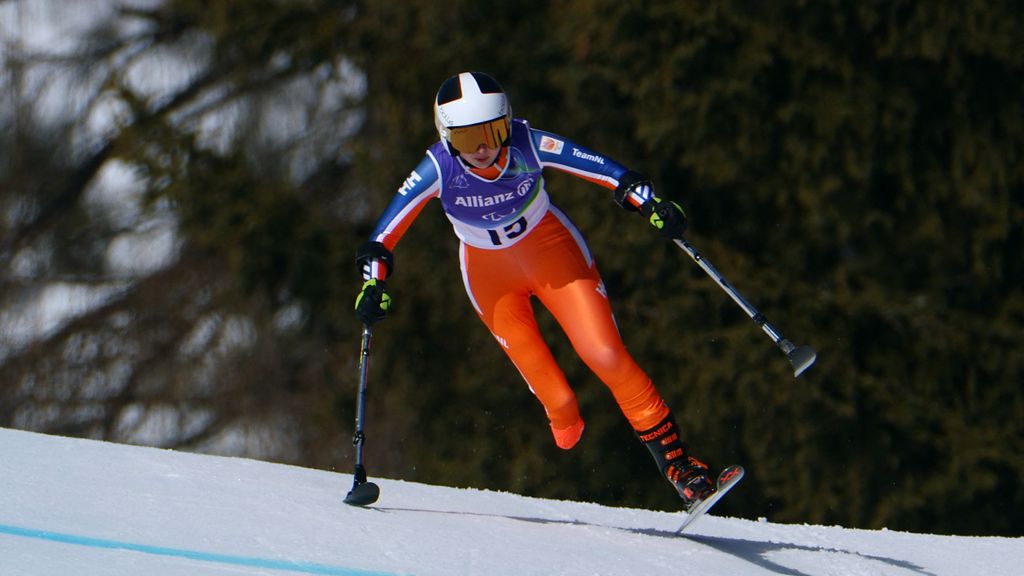 Paraskiester Van Bergen crasht, Petit naast podium op paralympische afdaling