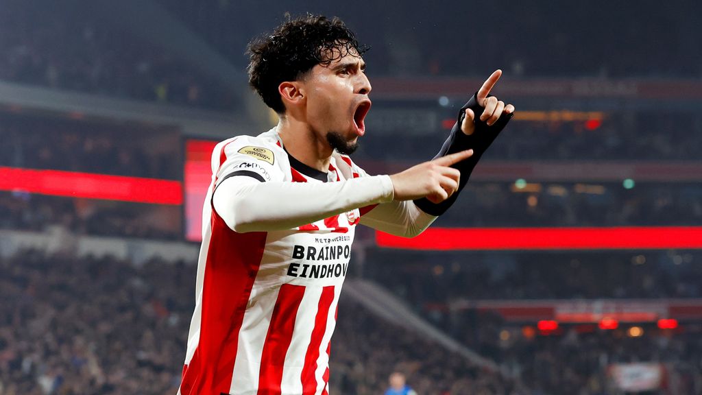 Pepi helpt PSV met late goal aan winst in topper tegen kansen missend AZ