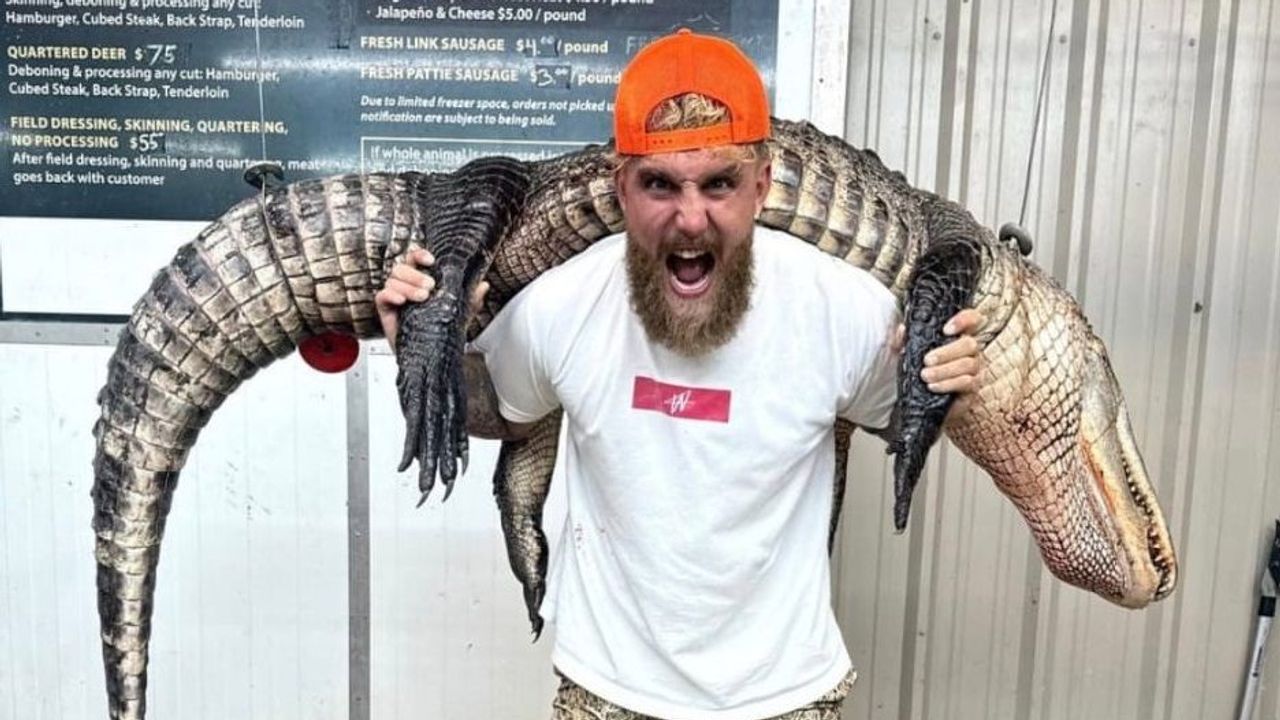 Mensen boos op Jake Paul om foto's met dode dieren