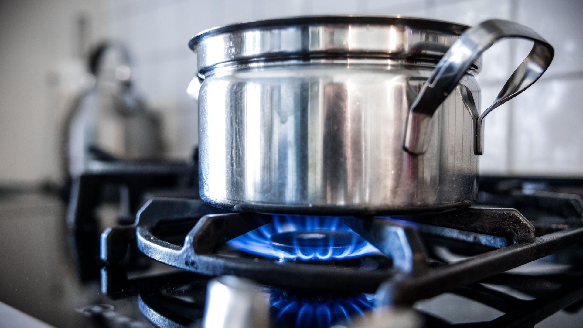 Energieprijzen door het dak nu eind aan Iran-oorlog niet in zicht is