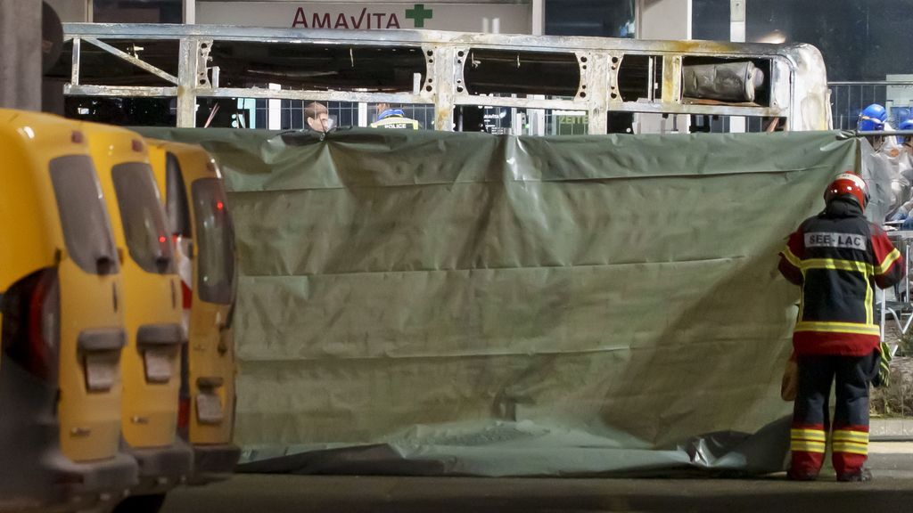 Foto:  Doden en gewonden bij brand in Zwitserse bus