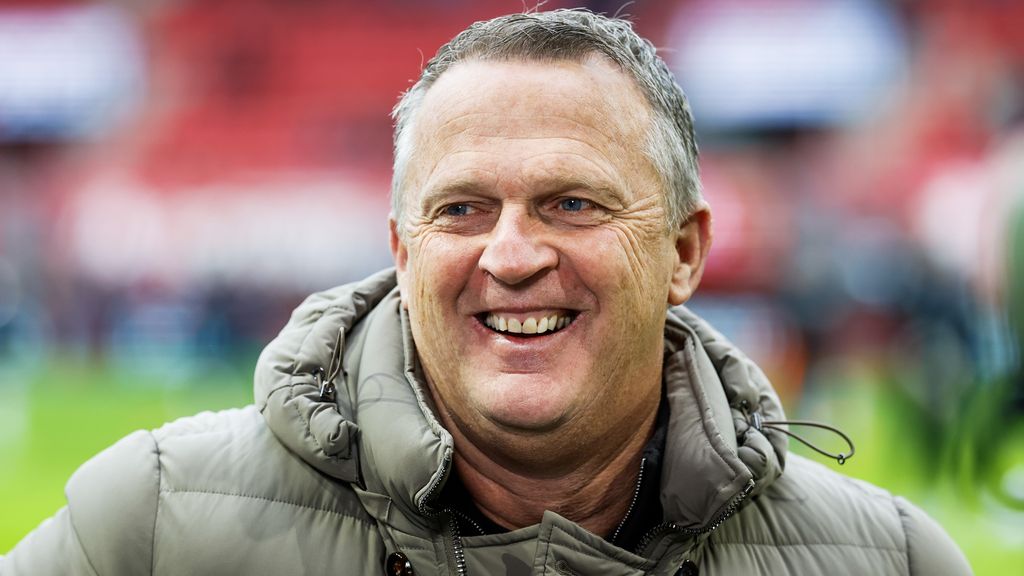 Twente en Ten Hag willen verder met Van den Brom, gesprekken met coach lopen