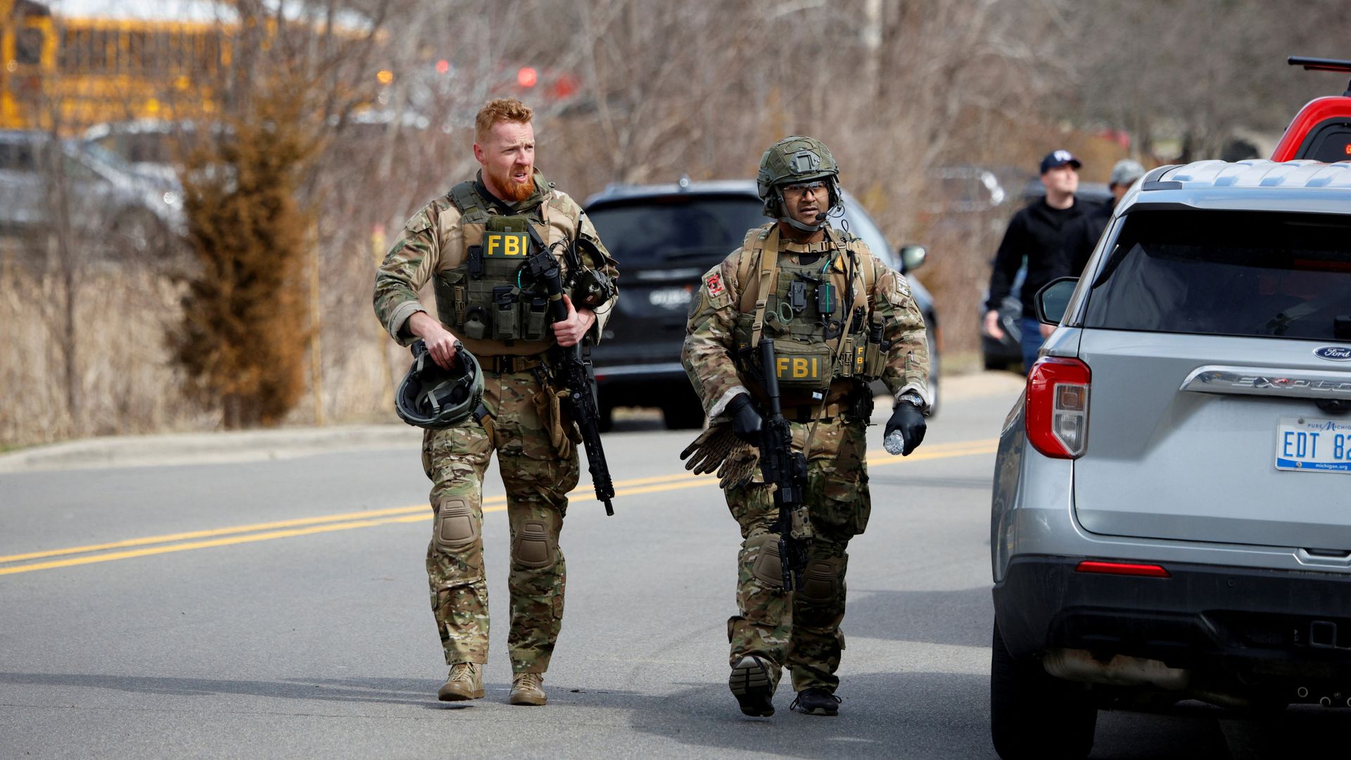 Man rijdt synagoge in Michigan binnen, beveiliging opent vuur op hem 