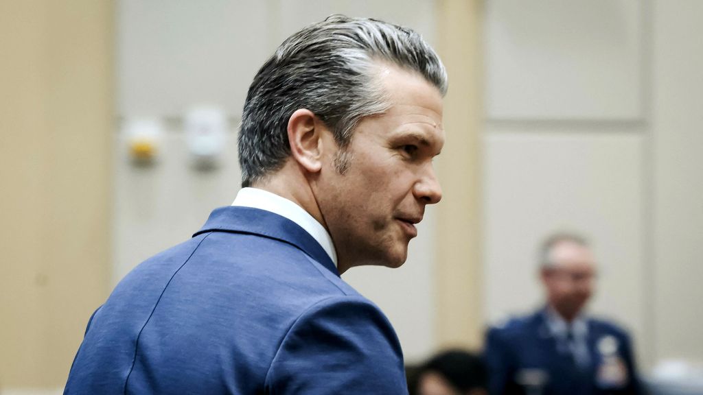 Foto: Het gezicht van de oorlog in Iran: wie is Pete Hegseth?